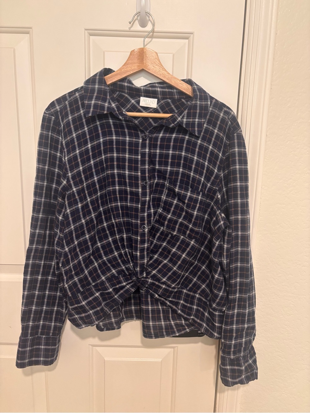 ABOUND Cropped Navy Plaid Shirt Twist Front | Women’s Large